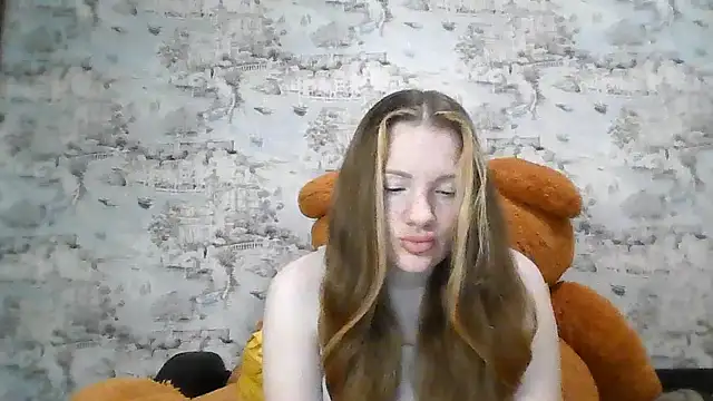 Snapshot of Eveline_May chatting on 11/06/25, 03:02 Eveline May online show from 11/06/25, 03:02