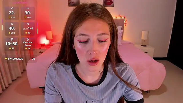 Snapshot of Emily_Warren_ chatting on 10/23/25, 07:45 Emily Warren online show from 10/23/25, 07:45