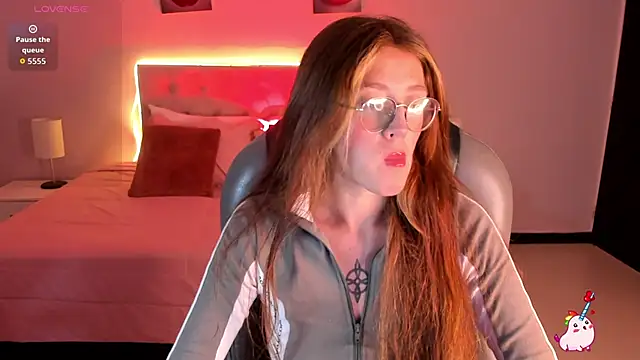 Snapshot of Emily_Warren_ chatting on 02/20/26, 08:20 Emily Warren online show from 02/20/26, 08:20