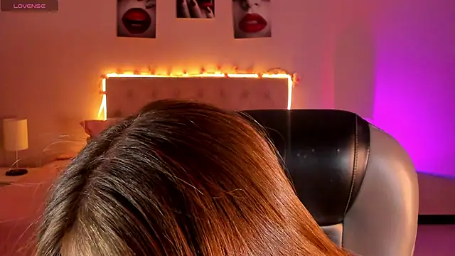 Emily Warren  online show from 03/11/26, 07:42