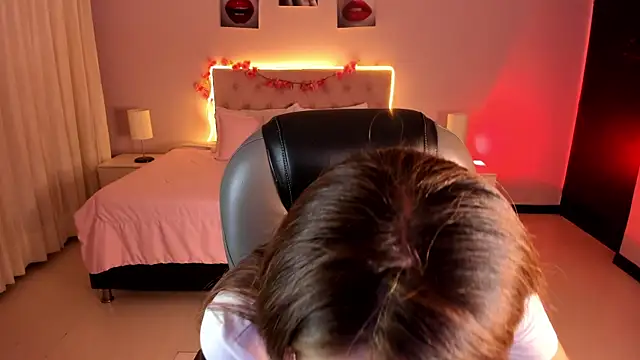 Emily Warren  online show from 04/10/26, 09:19