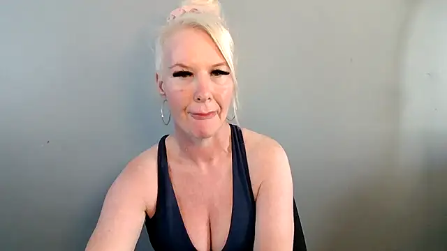 Snapshot of Blonde-Grace chatting on 06/08/26, 03:01 Blonde-Grace online show from 06/08/26, 03:01