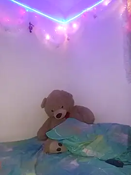 Snapshot of Valen_thompsom_002 chatting on 12/17/25, 03:56 Valen thompsom 002 online show from 12/17/25, 03:56