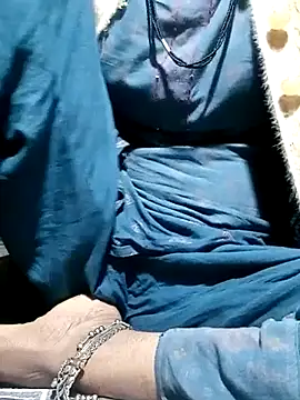 Snapshot of Anitabhabi_2 chatting on 11/20/25, 04:01 Anitabhabi 2 online show from 11/20/25, 04:01