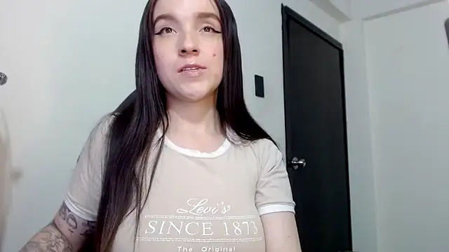 Snapshot of melii_lopezxo chatting on 12/22/25, 02:41 melii lopezxo online show from 12/22/25, 02:41