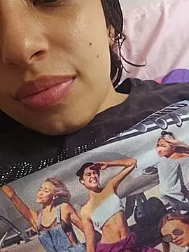 Snapshot of SexyLilyXO chatting on 10/04/25, 05:44 SexyLilyXO online show from 10/04/25, 05:44