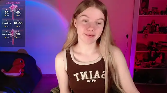 Strawberry juli online show from 05/18/26, 05:46