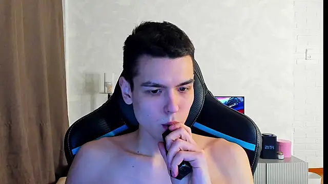 Snapshot of TravisRevas chatting on 03/13/25, 06:56 TravisRevas online show from 03/13/25, 06:56