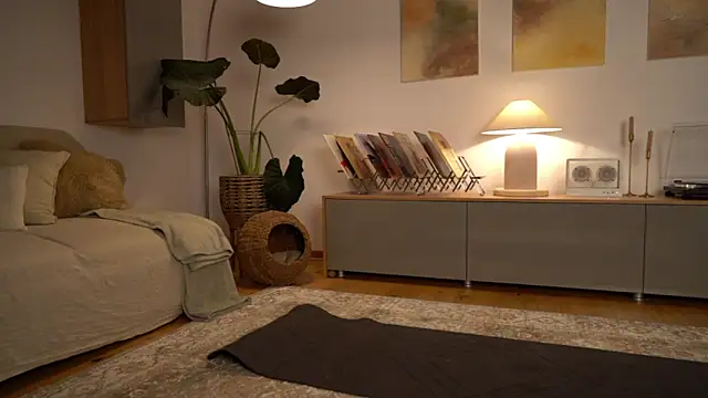 Snapshot of nadia_bliss chatting on 11/30/25, 08:35 nadia bliss online show from 11/30/25, 08:35