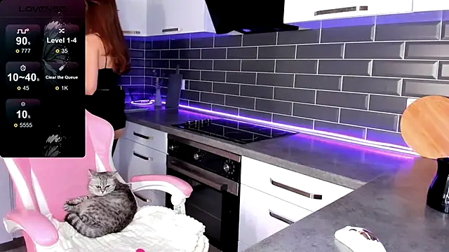 Snapshot of EmmaVictori1 chatting on 11/07/25, 06:46 EmmaVictori1 online show from 11/07/25, 06:46