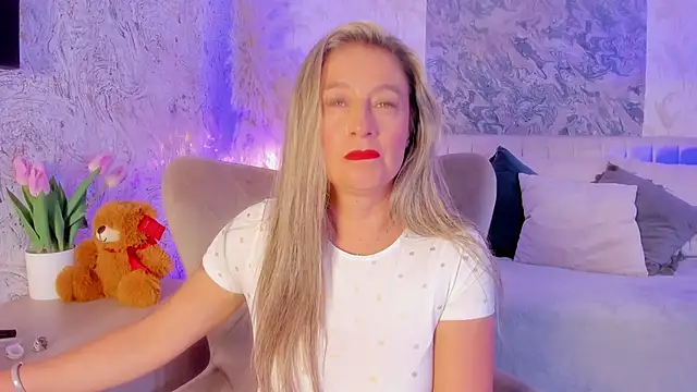 Liannaa  online show from 09/27/25, 07:08