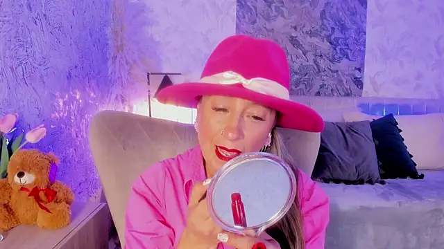 Liannaa  online show from 10/01/25, 07:53