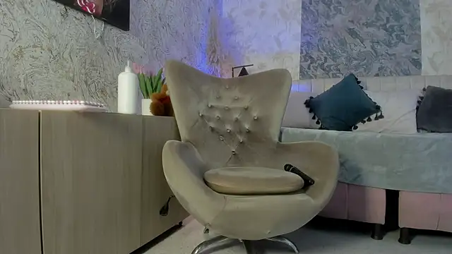 Liannaa  online show from 10/08/25, 11:41