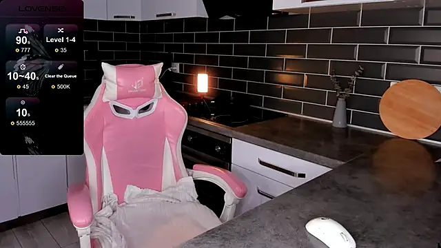 Snapshot of ShaiyaMinn3 chatting on 12/19/25, 05:42 ShaiyaMinn3 online show from 12/19/25, 05:42