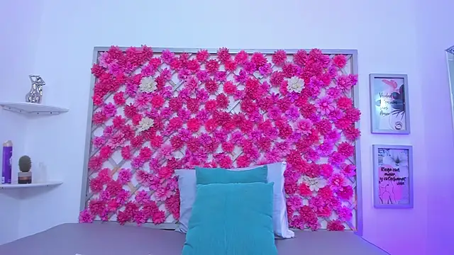 Snapshot of emmyrouse_ chatting on 11/20/25, 07:24 emmyrouse online show from 11/20/25, 07:24