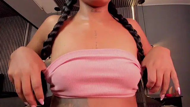 alahia betancurx online show from 11/11/25, 01:00