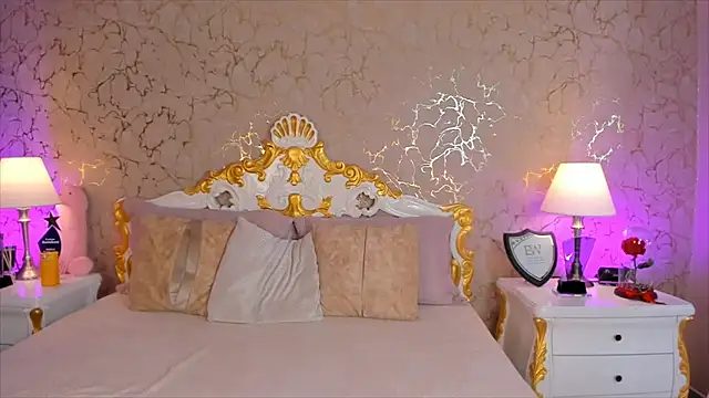 ScarlettWallace online show from 11/23/25, 10:09