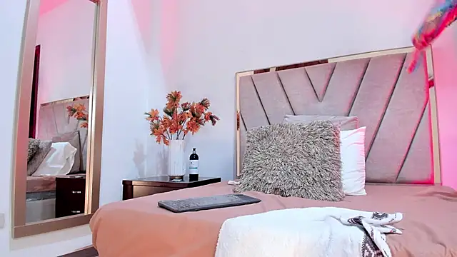 Snapshot of SeleneLujan chatting on 03/12/25, 02:56 SeleneLujan online show from 03/12/25, 02:56