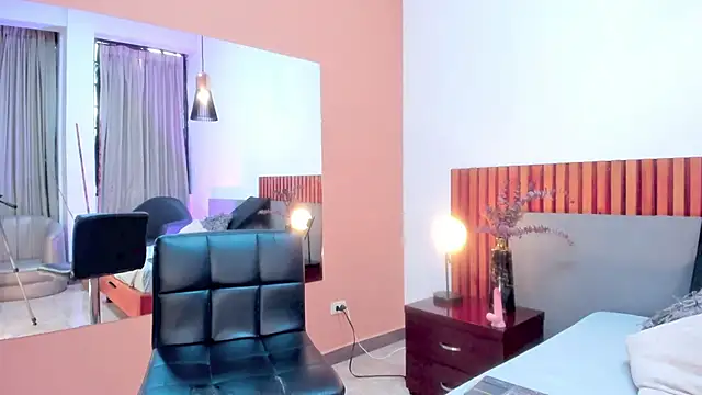 Snapshot of SeleneLujan chatting on 03/20/25, 02:53 SeleneLujan online show from 03/20/25, 02:53