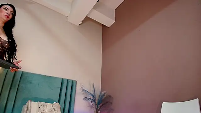 Snapshot of SeleneLujan chatting on 11/04/25, 12:04 SeleneLujan online show from 11/04/25, 12:04