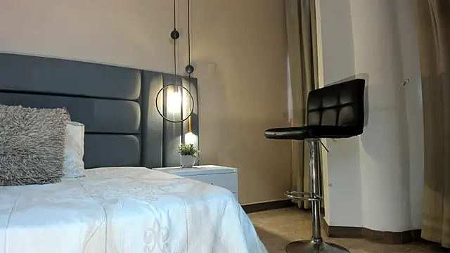 Snapshot of SeleneLujan chatting on 12/16/25, 11:48 SeleneLujan online show from 12/16/25, 11:48