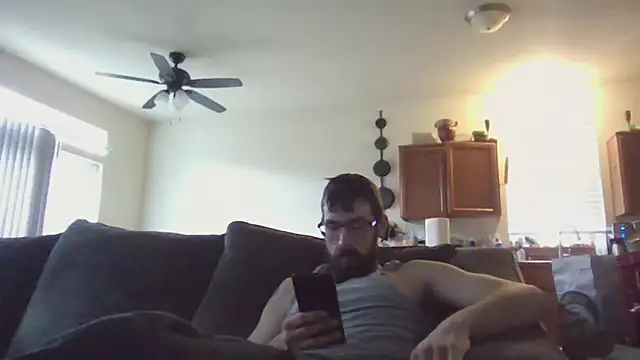 Snapshot of Johnnypro1OF chatting on 10/03/25, 03:42 Johnnypro1OF online show from 10/03/25, 03:42