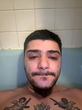 Snapshot of papiVilla23 chatting on 09/15/25, 02:28 papiVilla23 online show from 09/15/25, 02:28