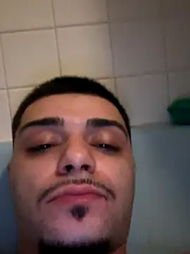 Snapshot of papiVilla23 chatting on 09/20/25, 04:35 papiVilla23 online show from 09/20/25, 04:35