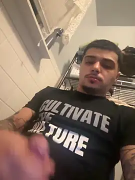 Snapshot of papiVilla23 chatting on 09/27/25, 04:39 papiVilla23 online show from 09/27/25, 04:39