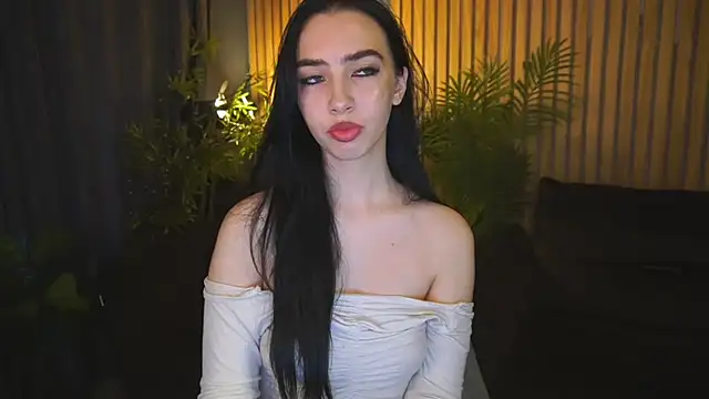 Snapshot of WildKittenX_ chatting on 10/21/25, 06:03 WildKittenX online show from 10/21/25, 06:03