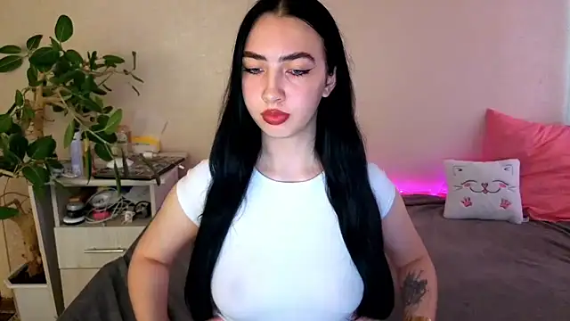 WildKittenX  online show from 06/07/26, 04:05