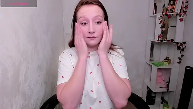 Snapshot of LinaFlawless chatting on 10/14/25, 02:34 LinaFlawless online show from 10/14/25, 02:34