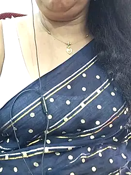 Snapshot of abinaya26 chatting on 10/23/25, 09:19 abinaya26 online show from 10/23/25, 09:19