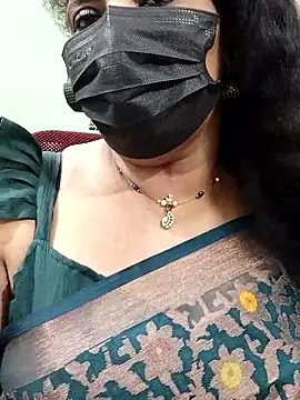 Snapshot of abinaya26 chatting on 10/28/25, 03:04 abinaya26 online show from 10/28/25, 03:04