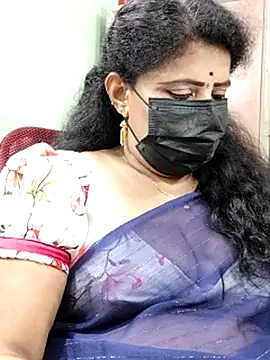 Snapshot of abinaya26 chatting on 11/11/25, 06:52 abinaya26 online show from 11/11/25, 06:52