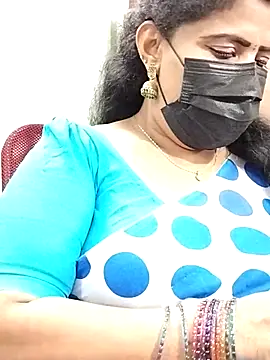 Snapshot of abinaya26 chatting on 11/27/25, 03:58 abinaya26 online show from 11/27/25, 03:58