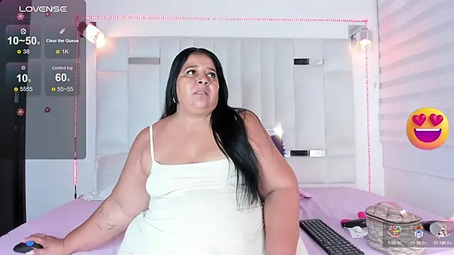 Snapshot of LunaaSweett chatting on 09/13/25, 12:49 LunaaSweett online show from 09/13/25, 12:49