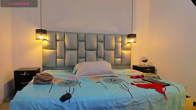 Snapshot of LunaaSweett chatting on 12/15/25, 07:40 LunaaSweett online show from 12/15/25, 07:40