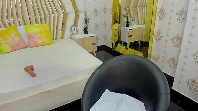 Qeen blackk online show from 03/10/25, 03:30