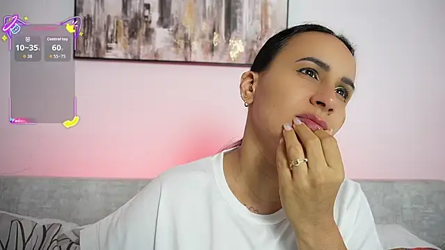 Snapshot of Sara_Charmy chatting on 09/27/25, 11:04 Sara Charmy online show from 09/27/25, 11:04