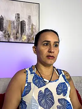 Snapshot of Sara_Charmy chatting on 11/05/25, 11:32 Sara Charmy online show from 11/05/25, 11:32