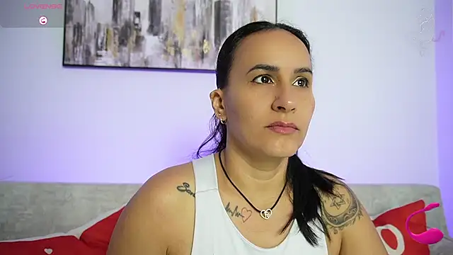 Snapshot of Sara_Charmy chatting on 11/18/25, 08:52 Sara Charmy online show from 11/18/25, 08:52