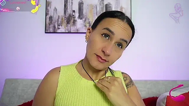 Snapshot of Sara_Charmy chatting on 12/01/25, 11:37 Sara Charmy online show from 12/01/25, 11:37