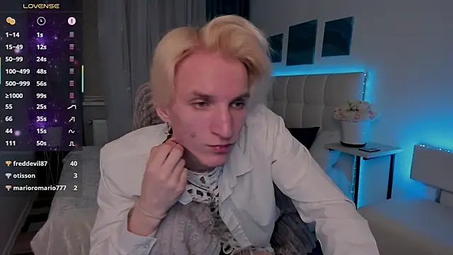 Snapshot of Limon_chik chatting on 03/23/25, 05:43 Limon chik online show from 03/23/25, 05:43