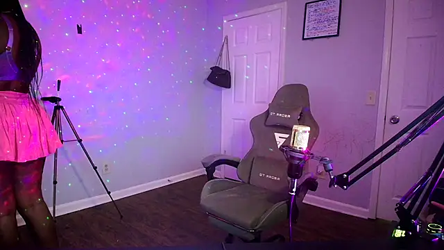 lovelyenigma365 online show from 04/05/26, 12:41