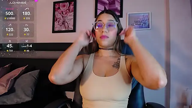 Snapshot of Oriana_gh chatting on 09/21/25, 03:30 Oriana gh online show from 09/21/25, 03:30