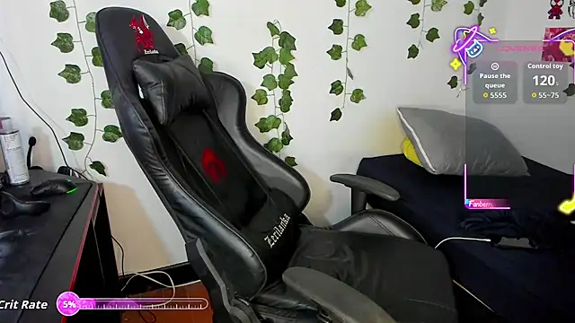 Snapshot of Noah_milleer chatting on 10/27/25, 10:03 Noah milleer online show from 10/27/25, 10:03