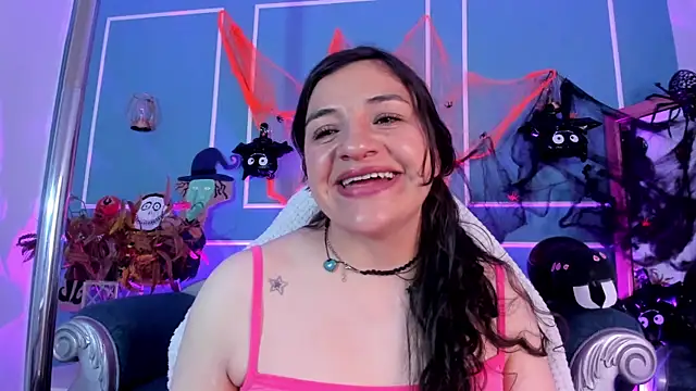 TaraTaylorr online show from 10/31/25, 02:23