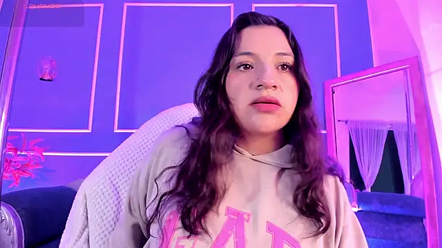 TaraTaylorr online show from 11/25/25, 02:22