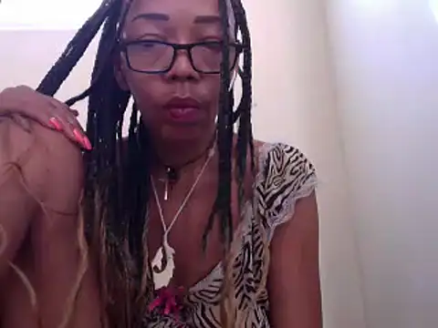 Snapshot of Ladyzee25 chatting on 07/20/26, 11:34 Ladyzee25 online show from 07/20/26, 11:34